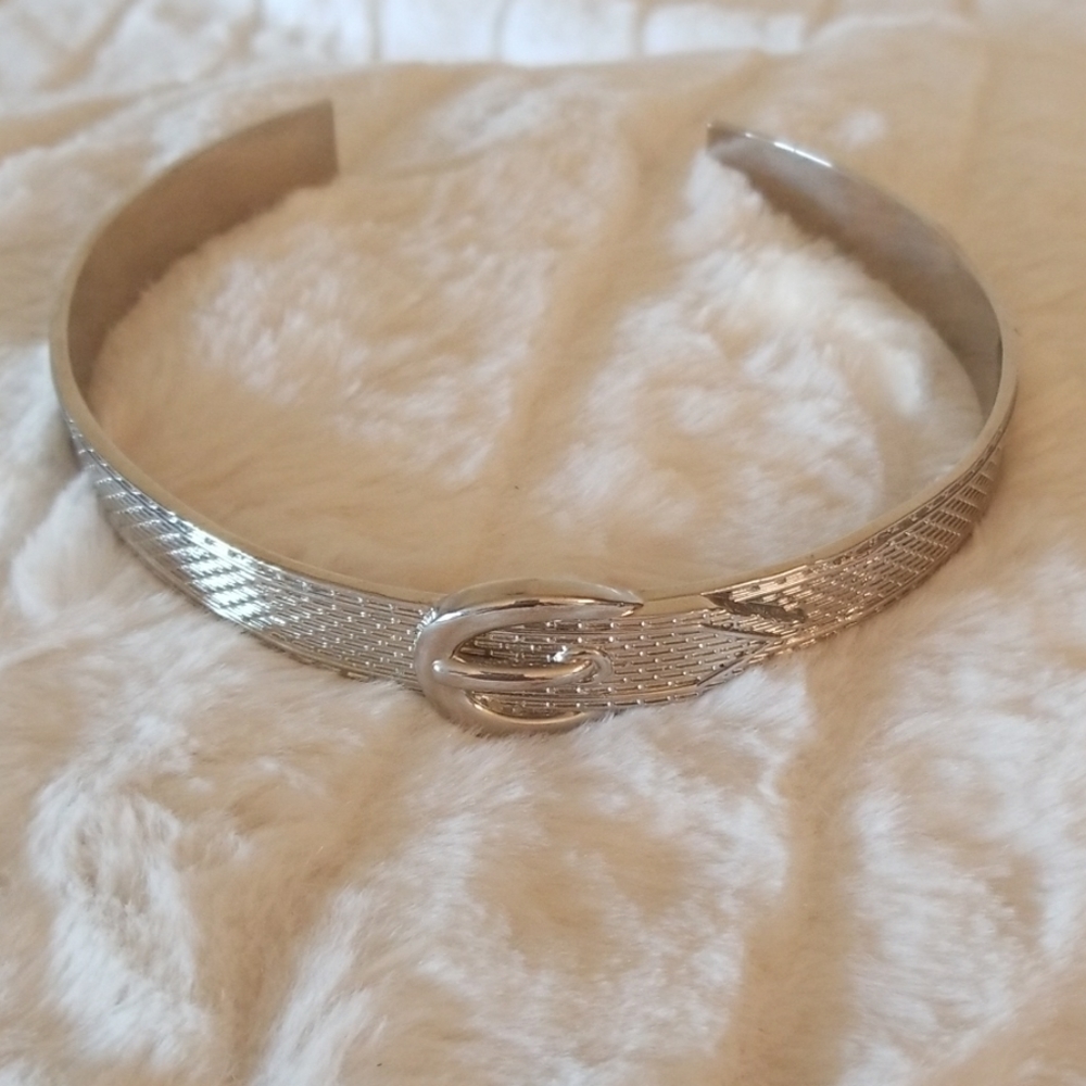 VANESSA MOONEY // queens buckle choker LAST FIRM - Picture 8 of 8